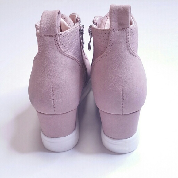 LAST ONE!! Sz 7 Zoey Blush Wedge Sneaker - Picture 4 of 8